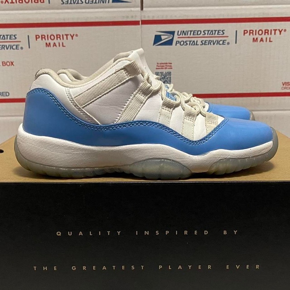 Jordan Men's Low Top Athletic Shoes White and Light Blue